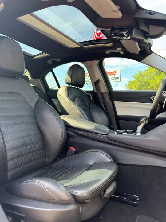 2018 Alfa Romeo Giulia - Image 12 of 20