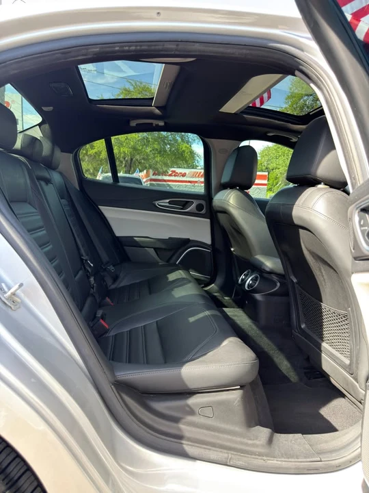 2018 Alfa Romeo Giulia - Image 19 of 20