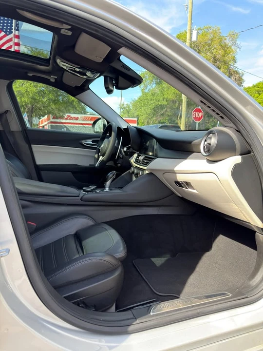 2018 Alfa Romeo Giulia - Image 13 of 20