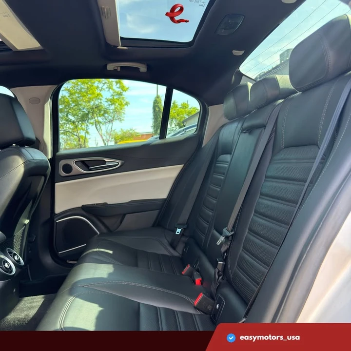 2018 Alfa Romeo Giulia - Image 18 of 18