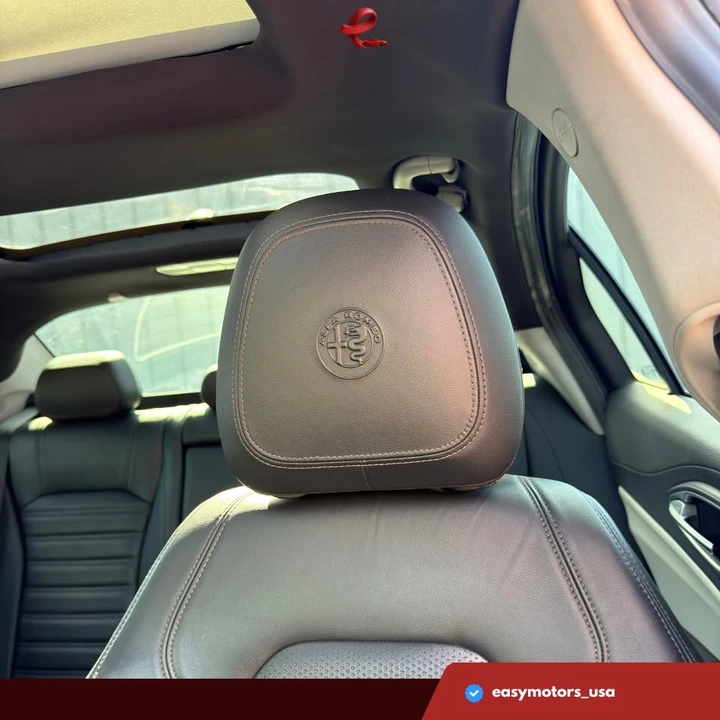 2018 Alfa Romeo Giulia - Image 11 of 18