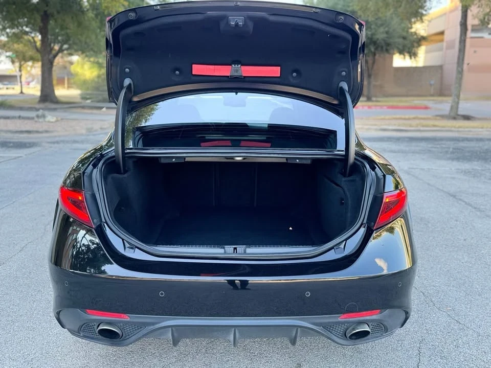 2018 Alfa Romeo Giulia - Image 18 of 20