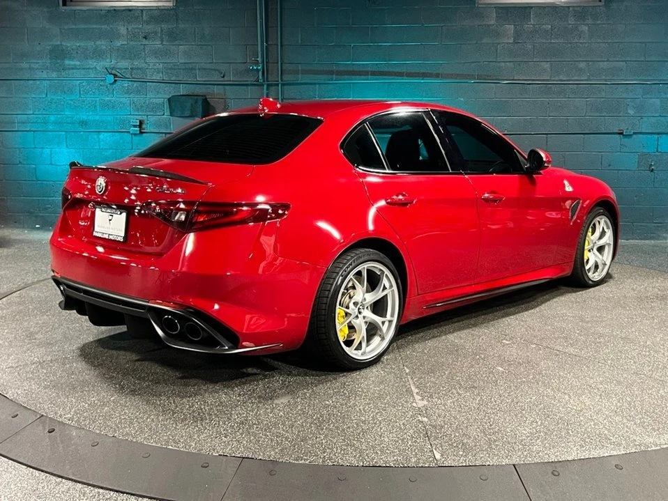 2018 Alfa Romeo Giulia - Image 17 of 20