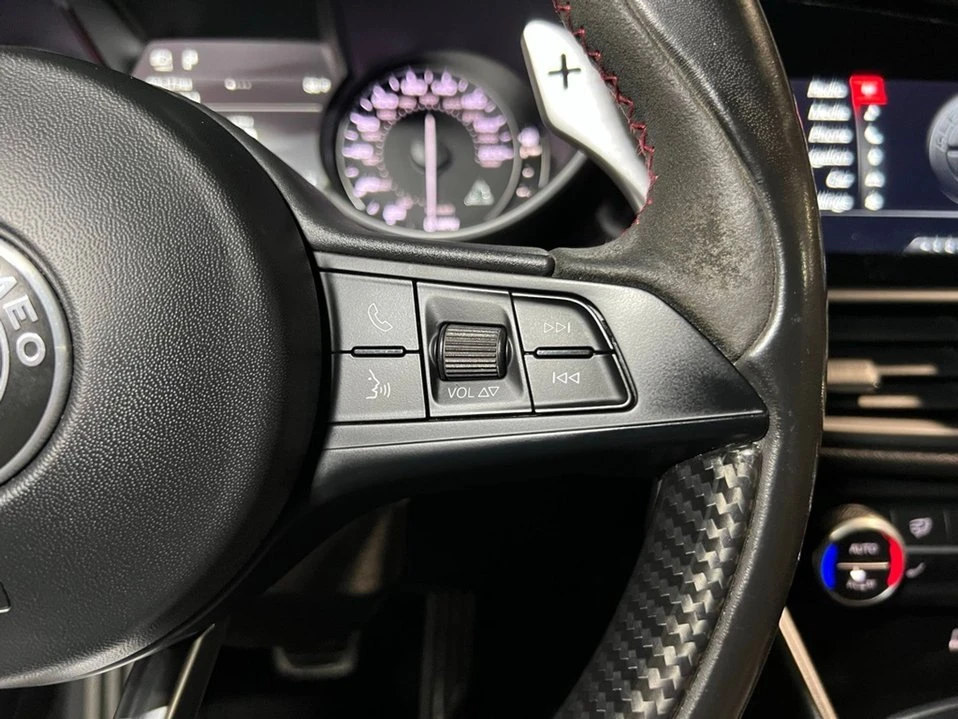 2018 Alfa Romeo Giulia - Image 13 of 20