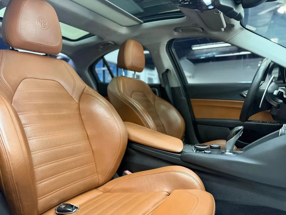 2018 Alfa Romeo Giulia - Image 11 of 16