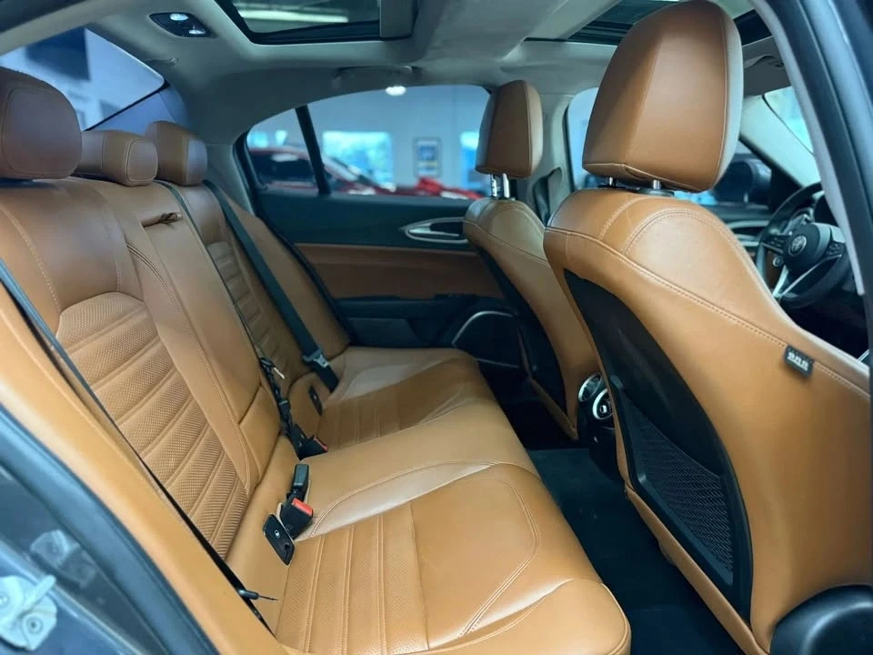 2018 Alfa Romeo Giulia - Image 12 of 16
