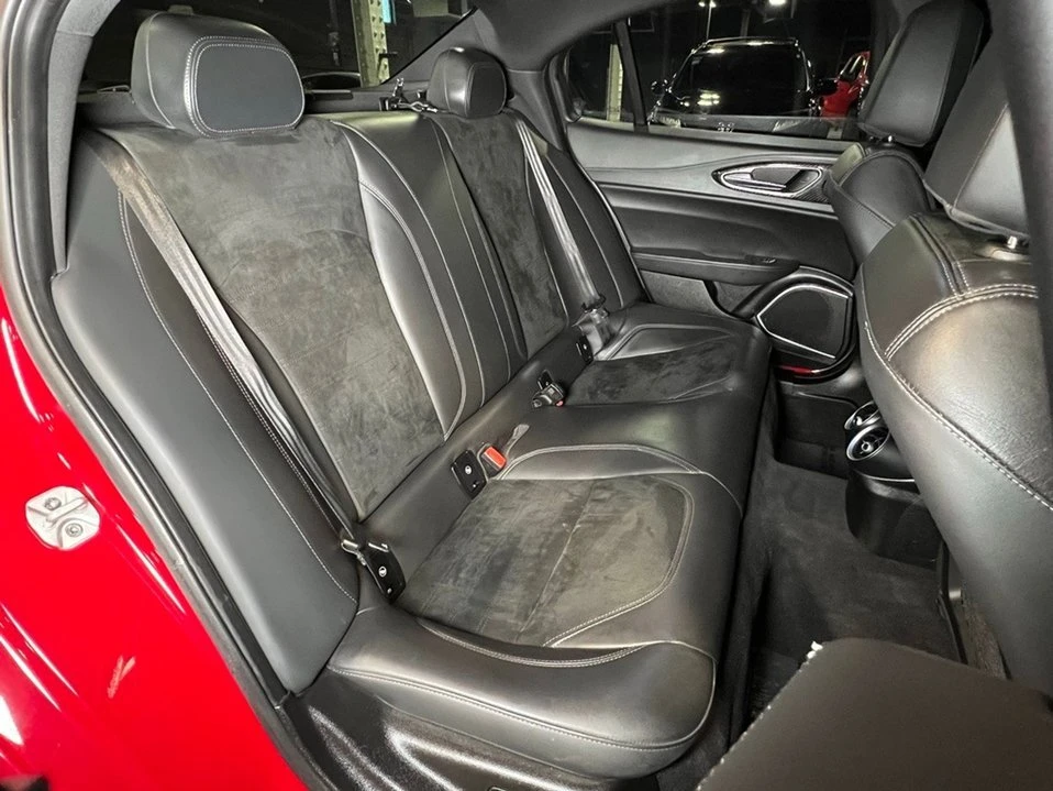 2018 Alfa Romeo Giulia - Image 19 of 20