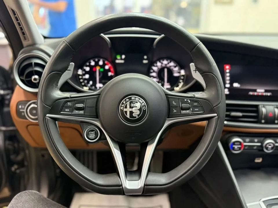 2018 Alfa Romeo Giulia - Image 5 of 16