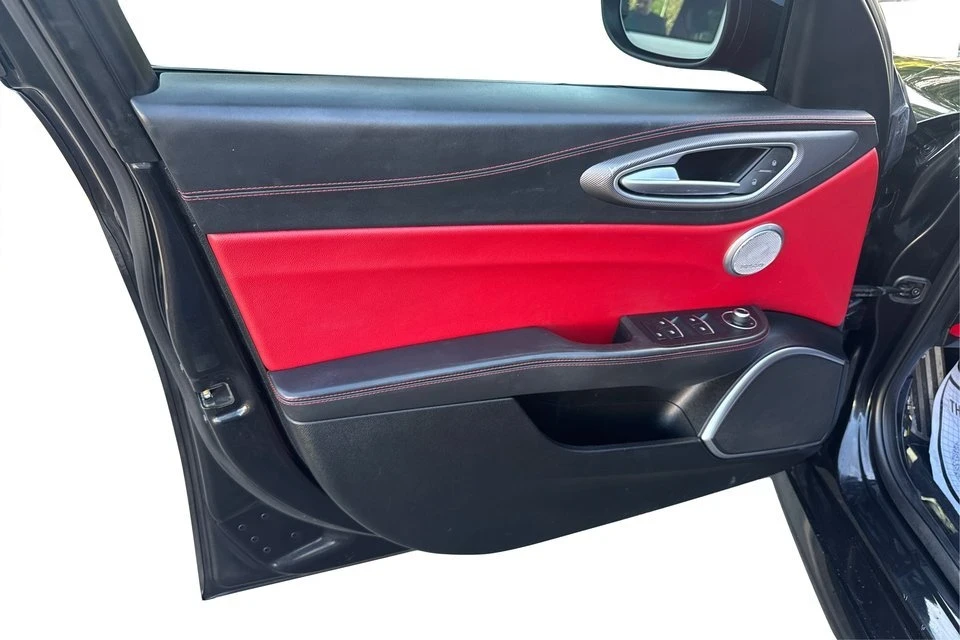 2018 Alfa Romeo Giulia - Image 19 of 20