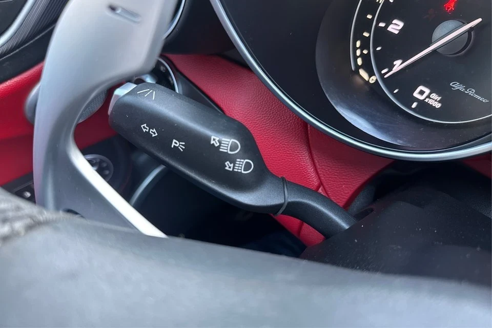 2018 Alfa Romeo Giulia - Image 17 of 20