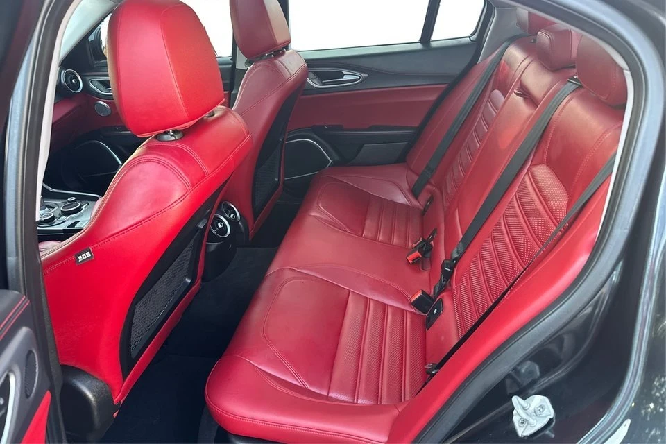 2018 Alfa Romeo Giulia - Image 10 of 20