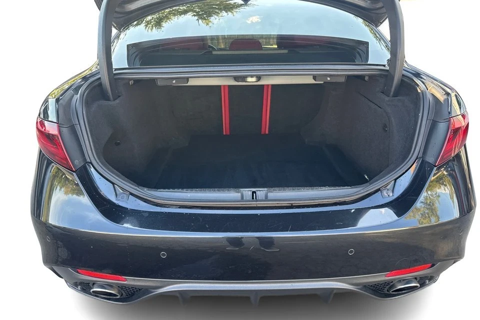 2018 Alfa Romeo Giulia - Image 11 of 20