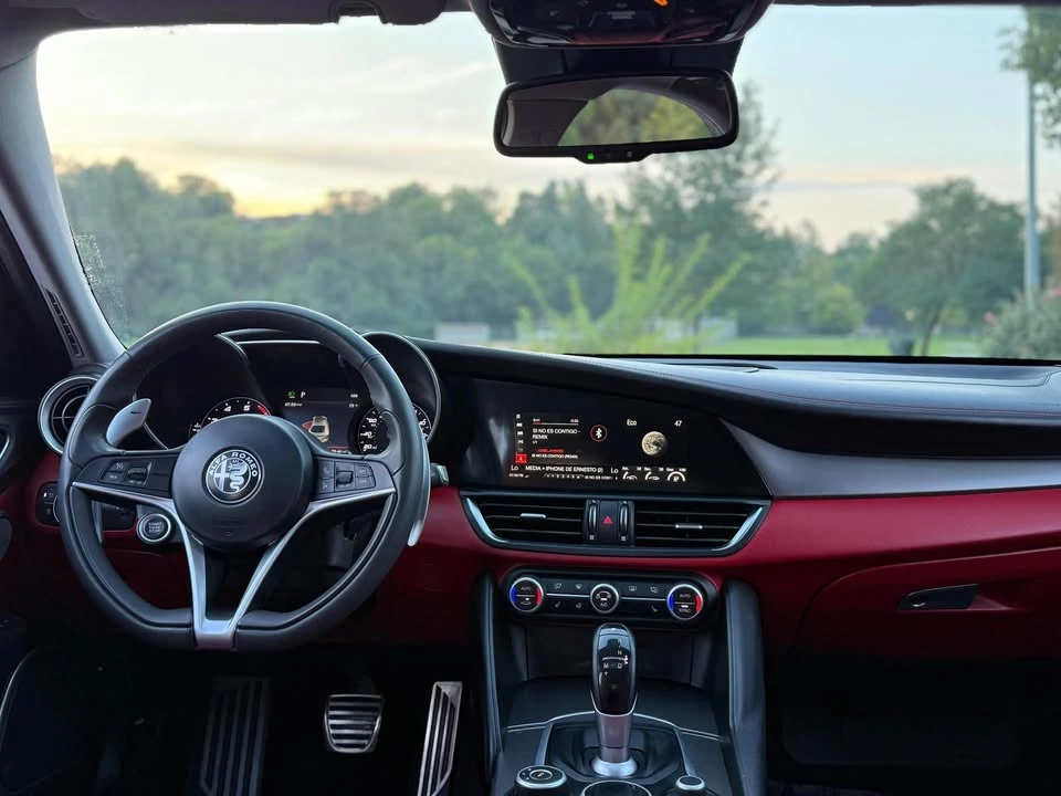 2018 Alfa Romeo Giulia - Image 12 of 16