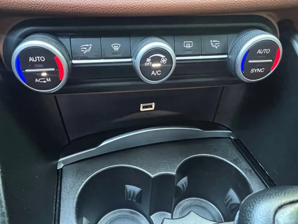 2018 Alfa Romeo Giulia - Image 19 of 20