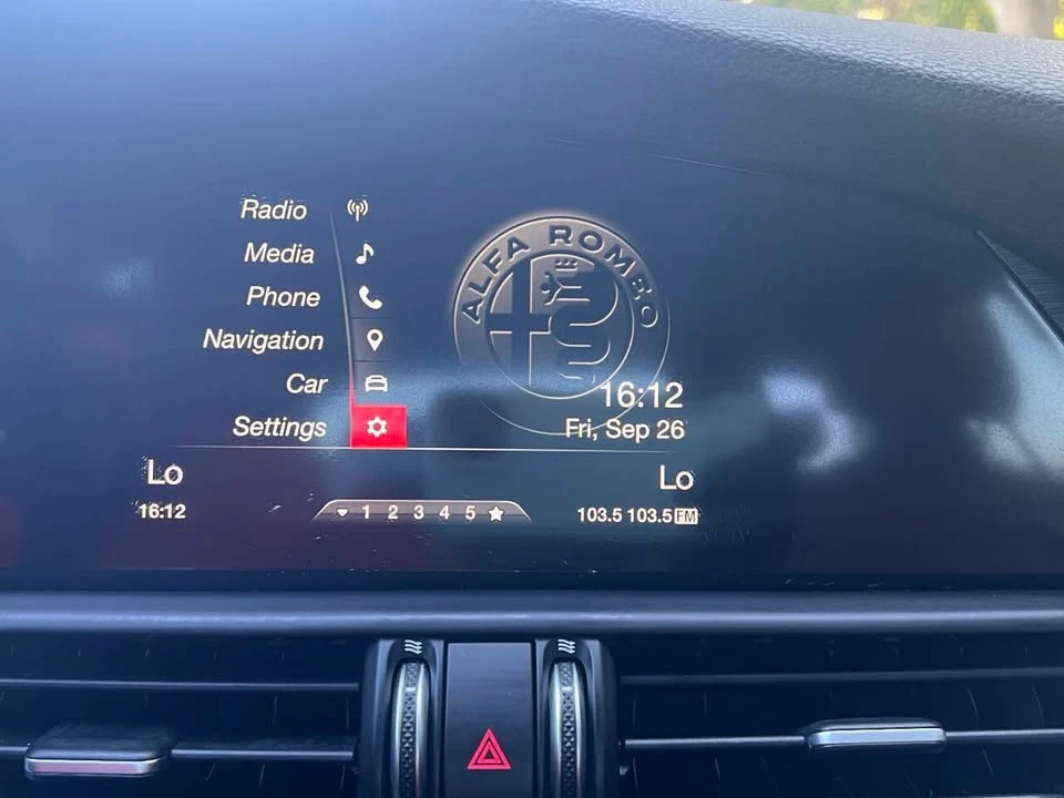 2018 Alfa Romeo Giulia - Image 15 of 20