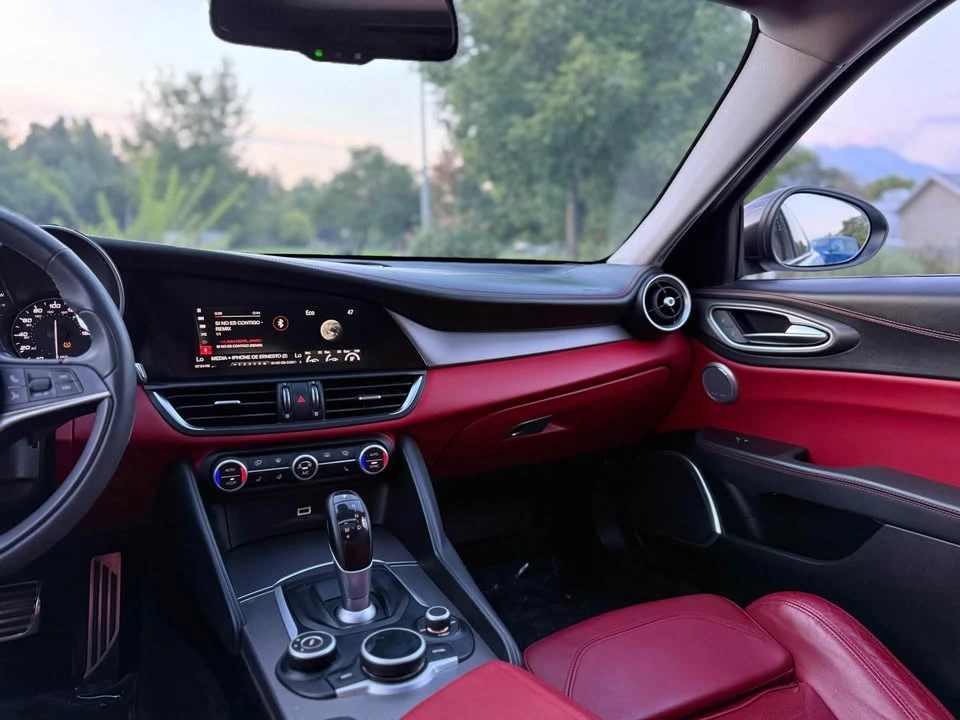 2018 Alfa Romeo Giulia - Image 11 of 16