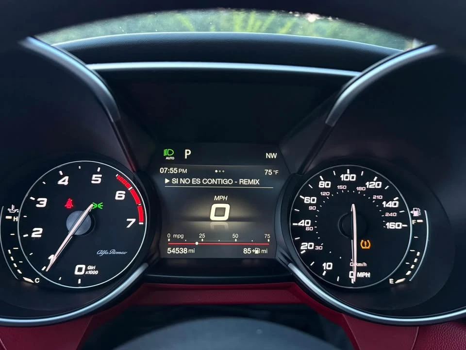 2018 Alfa Romeo Giulia - Image 15 of 16