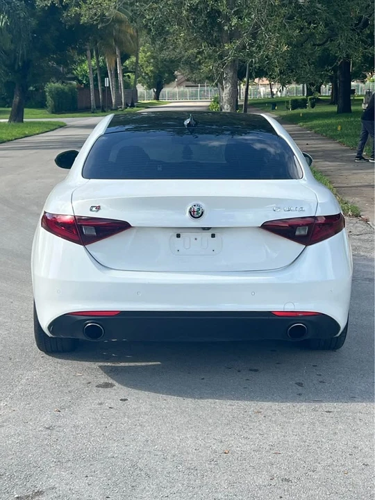 2018 Alfa Romeo Giulia - Image 5 of 9
