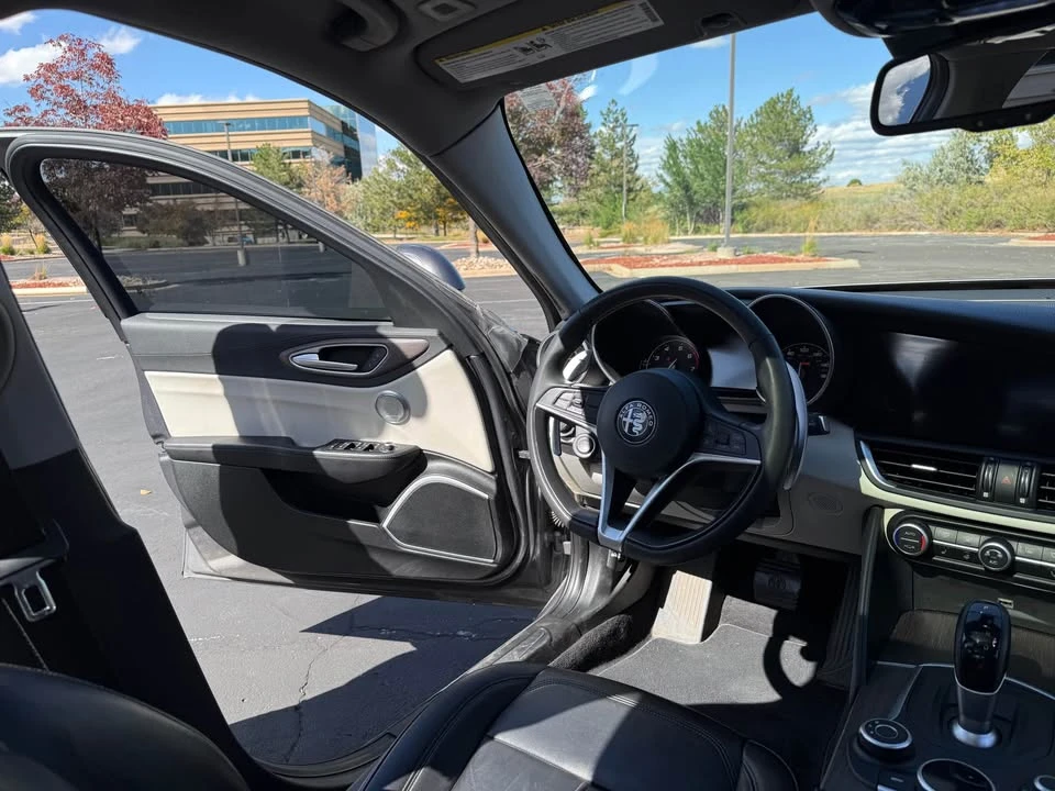 2018 Alfa Romeo Giulia - Image 13 of 20