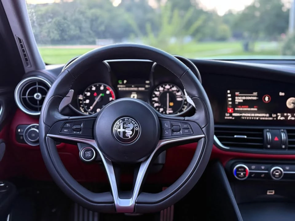 2018 Alfa Romeo Giulia - Image 9 of 16