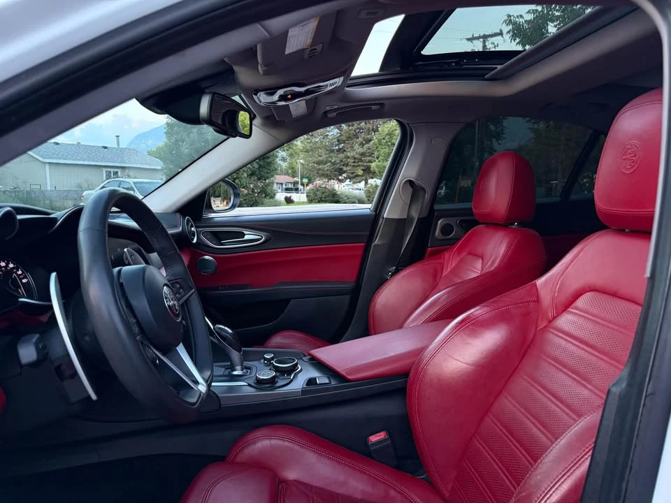 2018 Alfa Romeo Giulia - Image 14 of 16