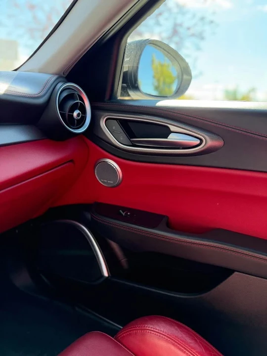 2018 Alfa Romeo Giulia - Image 13 of 14