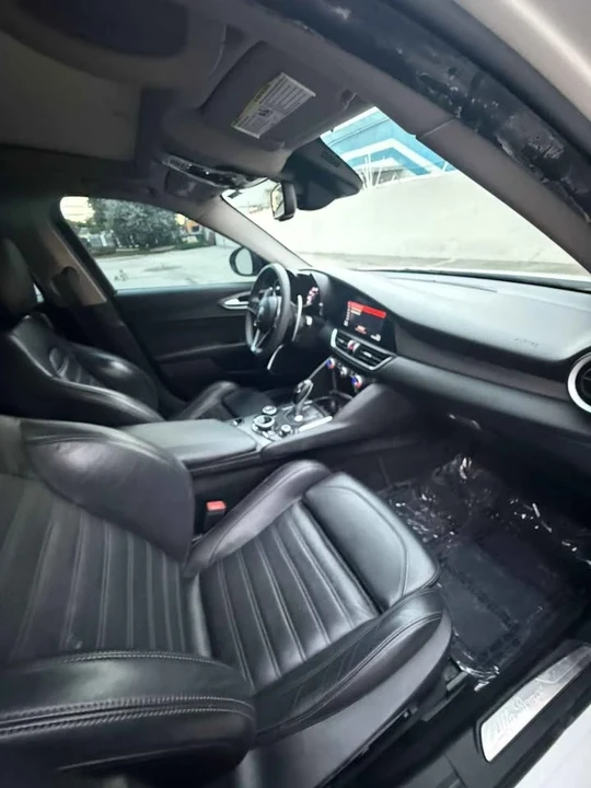 2018 Alfa Romeo Giulia - Image 9 of 10