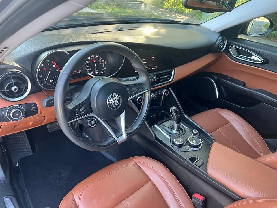 2018 Alfa Romeo Giulia - Image 16 of 20