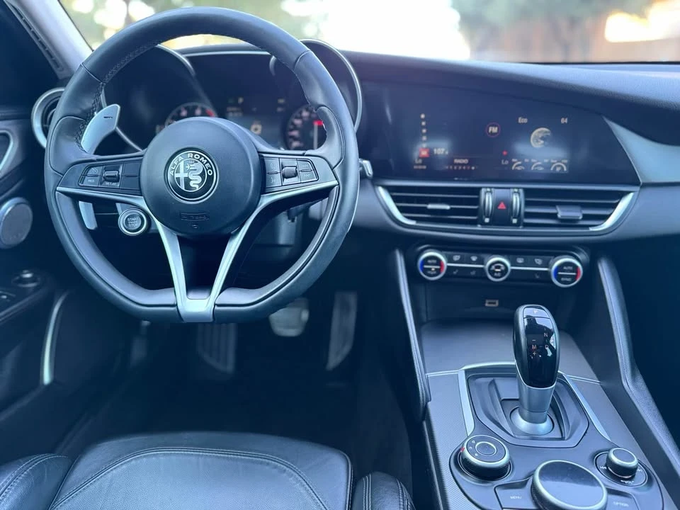 2018 Alfa Romeo Giulia - Image 11 of 20