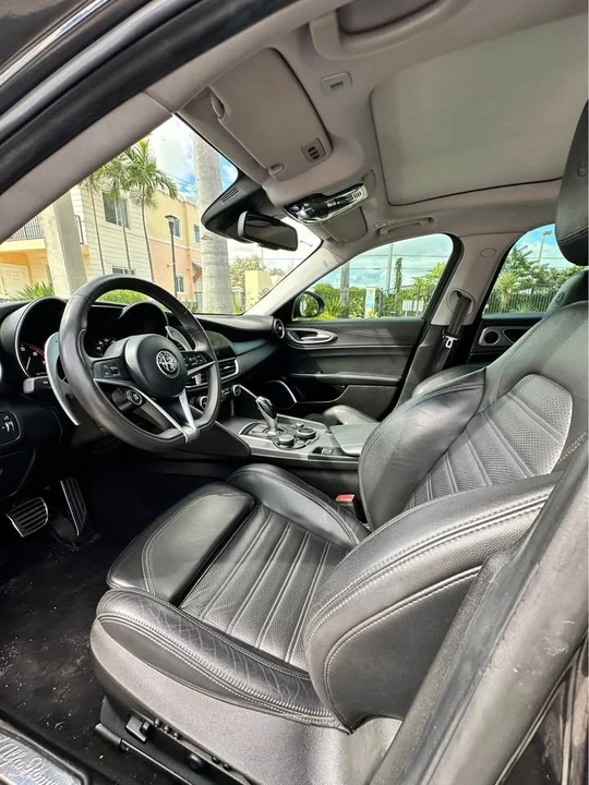 2018 Alfa Romeo Giulia - Image 12 of 13