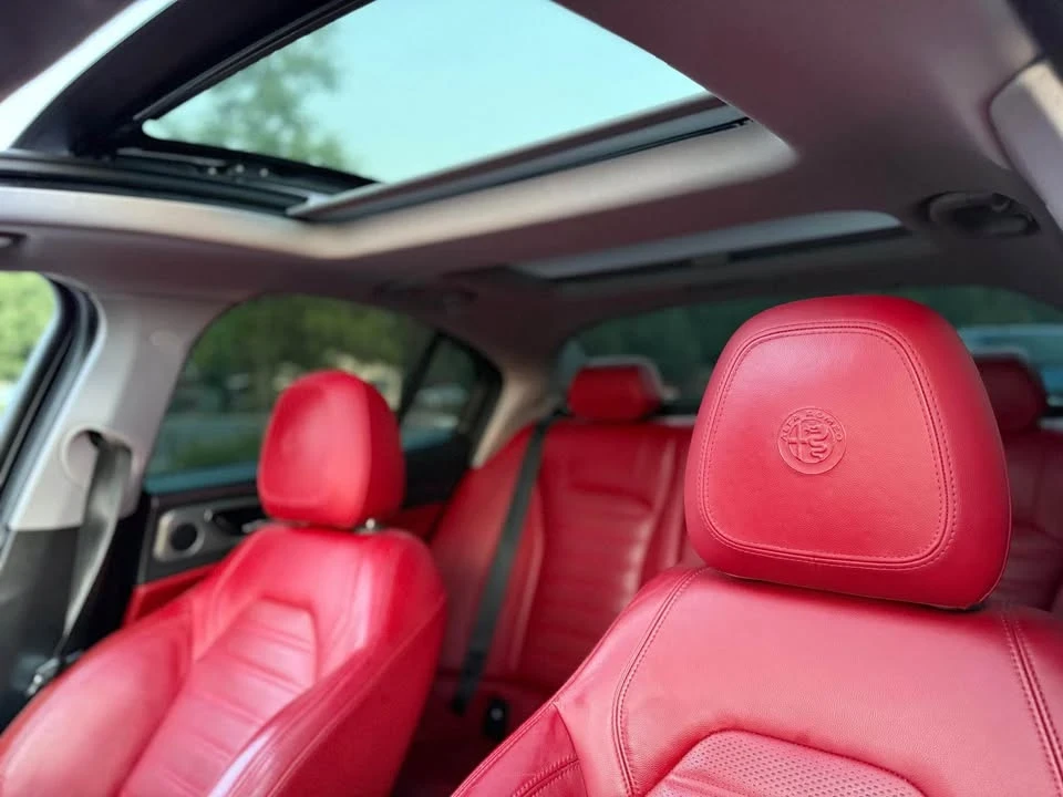 2018 Alfa Romeo Giulia - Image 16 of 16