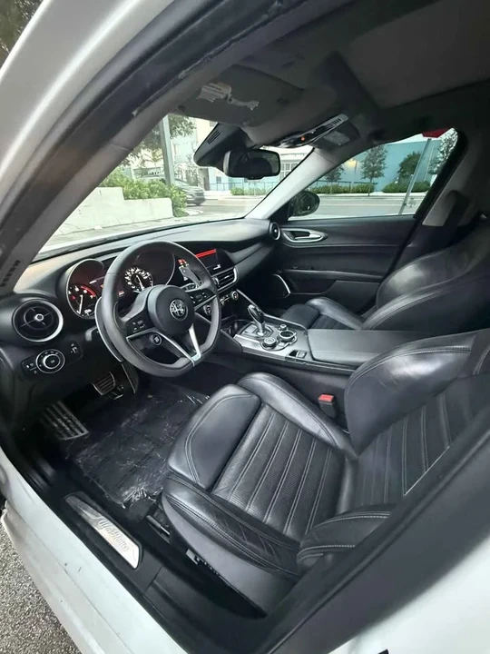 2018 Alfa Romeo Giulia - Image 8 of 10