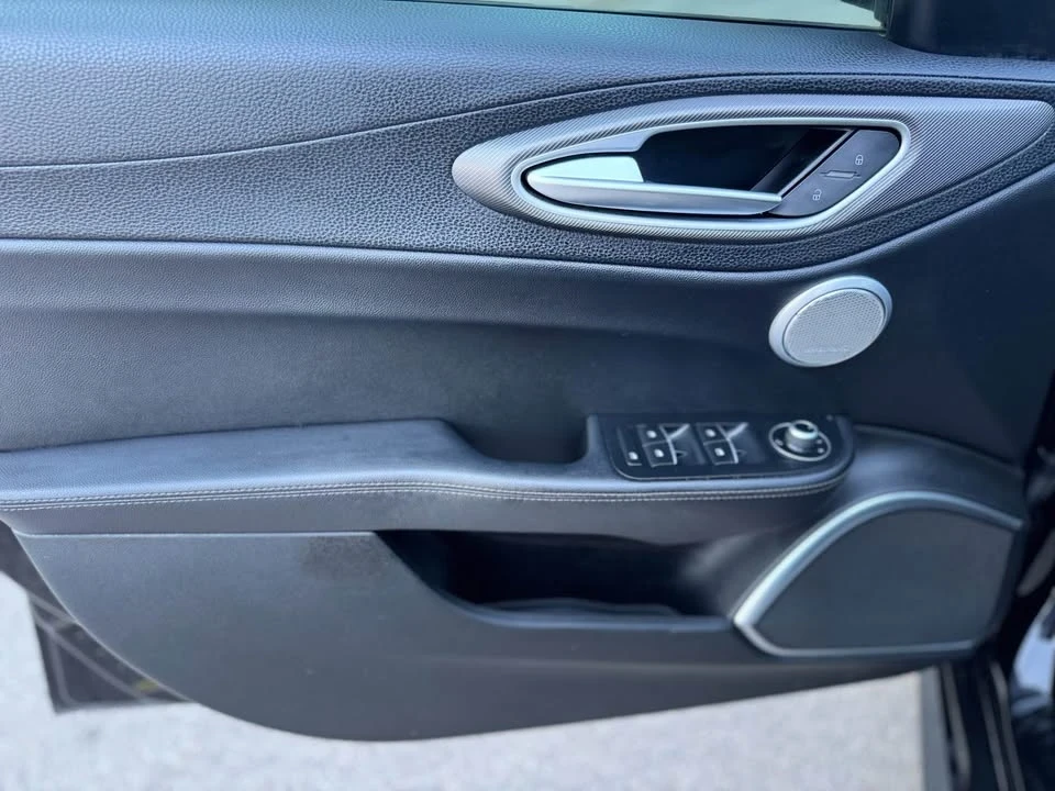 2018 Alfa Romeo Giulia - Image 9 of 20