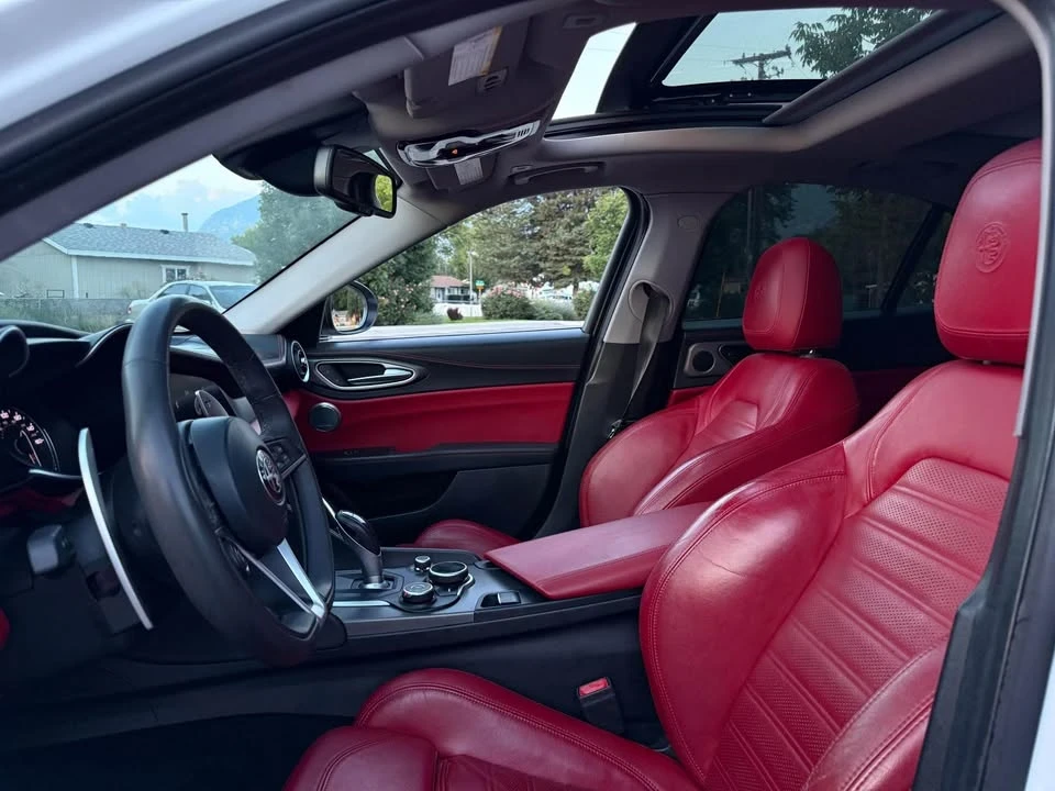 2018 Alfa Romeo Giulia - Image 13 of 16
