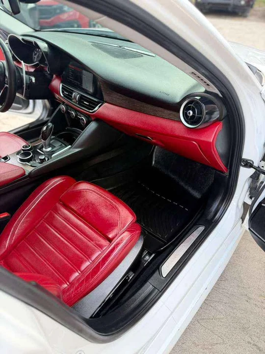 2018 Alfa Romeo Giulia - Image 16 of 17