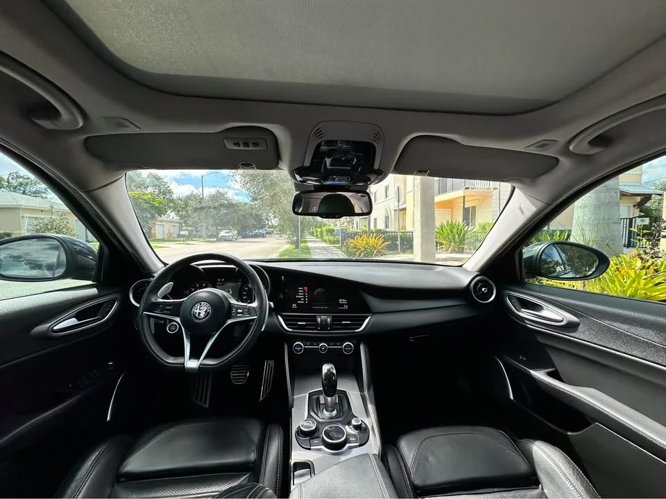 2018 Alfa Romeo Giulia - Image 9 of 13