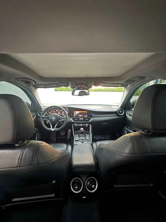 2018 Alfa Romeo Giulia - Image 5 of 10