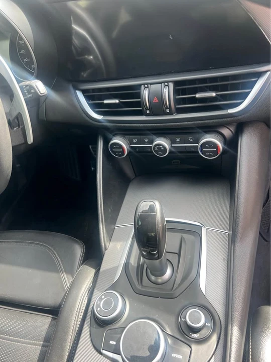 2018 Alfa Romeo Giulia - Image 6 of 8