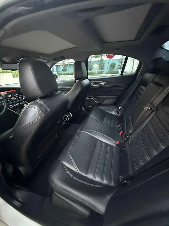2018 Alfa Romeo Giulia - Image 10 of 10