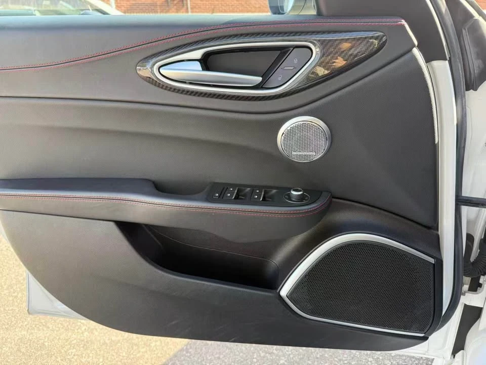 2018 Alfa Romeo Giulia - Image 10 of 12