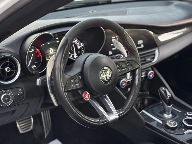 2018 Alfa Romeo Giulia - Image 9 of 19