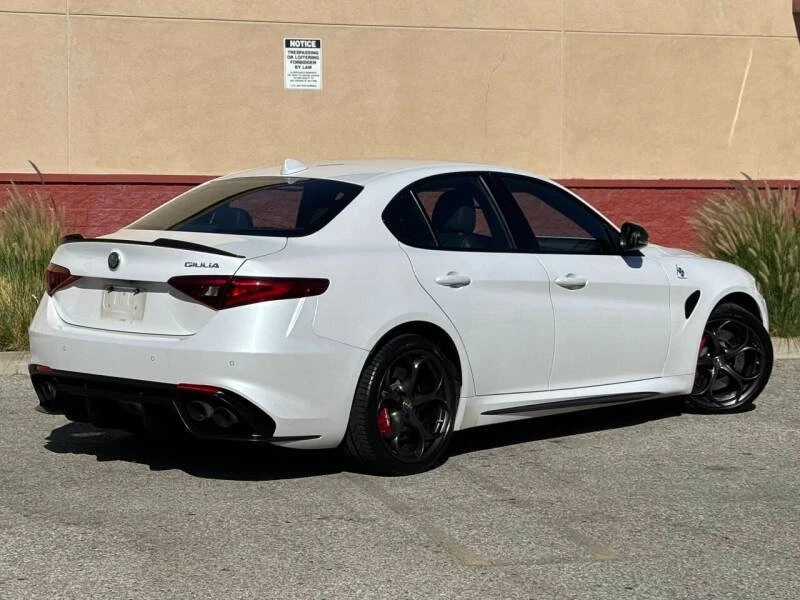 2018 Alfa Romeo Giulia - Image 6 of 19