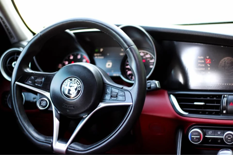 2018 Alfa Romeo Giulia - Image 7 of 19