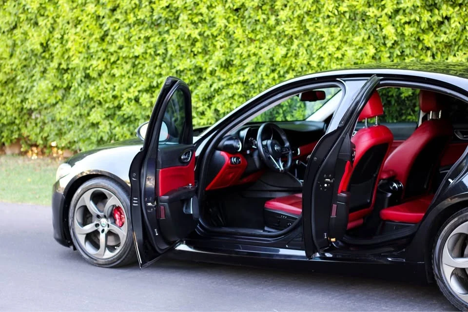 2018 Alfa Romeo Giulia - Image 16 of 19