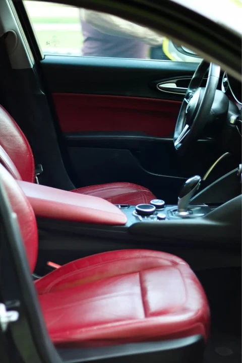 2018 Alfa Romeo Giulia - Image 10 of 19