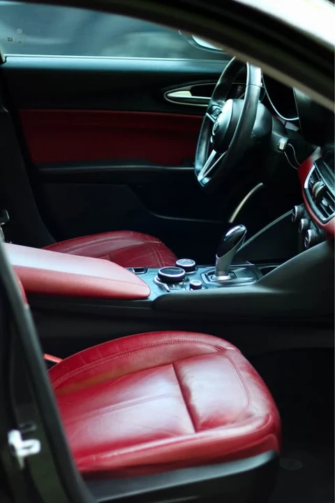 2018 Alfa Romeo Giulia - Image 5 of 19