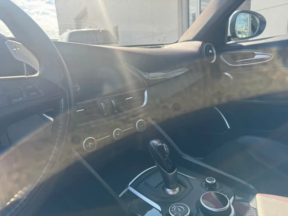 2018 Alfa Romeo Giulia - Image 13 of 14