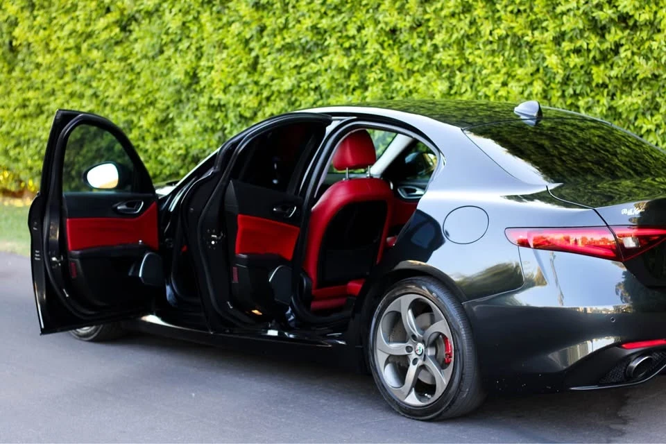 2018 Alfa Romeo Giulia - Image 17 of 19