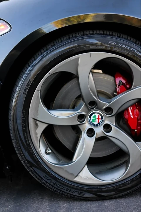 2018 Alfa Romeo Giulia - Image 18 of 19