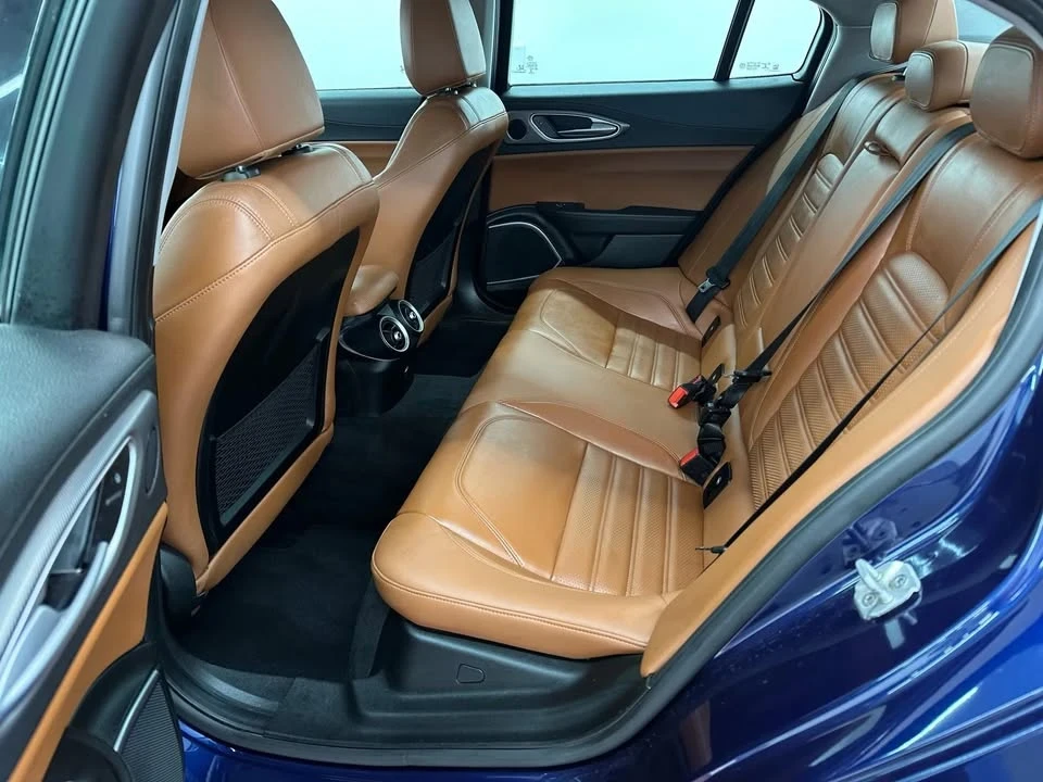 2018 Alfa Romeo Giulia - Image 13 of 19